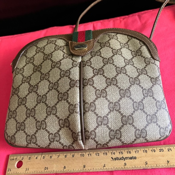 🤩⭐️HOST PICK ⭐️🤩 Gucci Vintage Sling Bag. - Picture 3 of 13